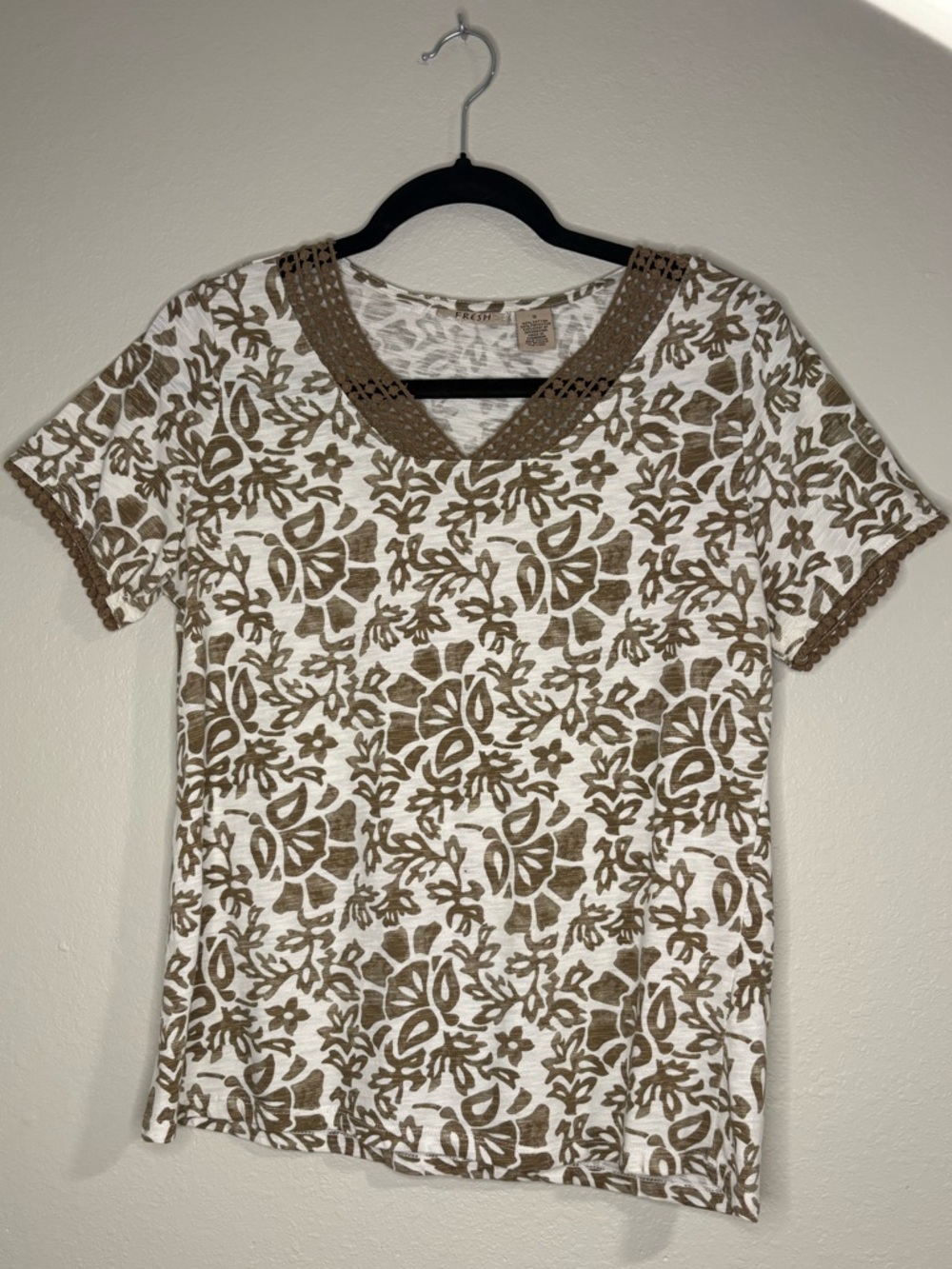 fresh Brown and White V-Neck Short Sleeve Floral Tee